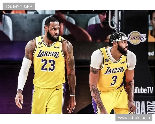 詹姆斯突破上篮2加1砍29分湖人末节追近快船仅差9分赛场焦点